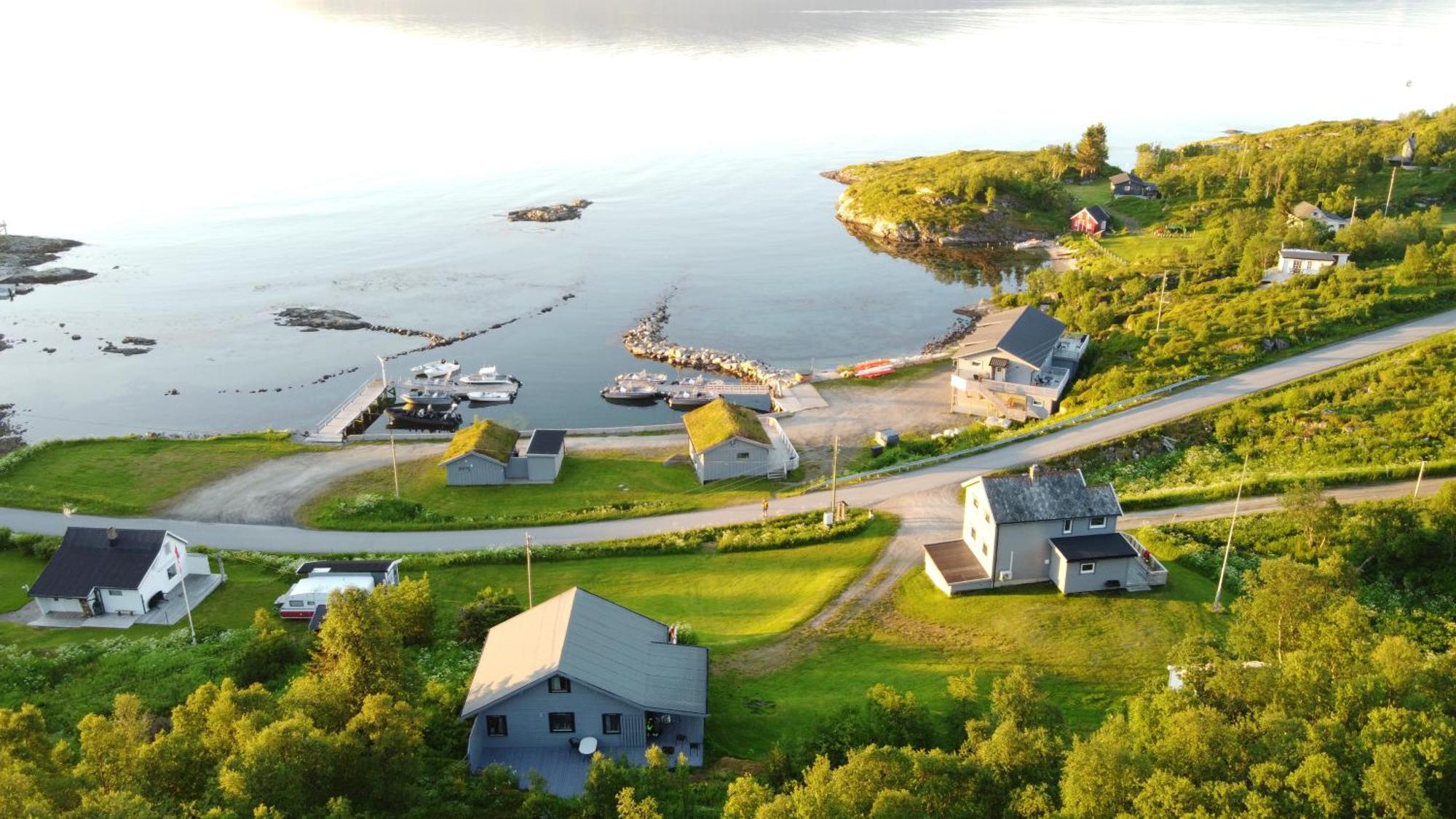 Laukvik Senja Hotel Botnhamn Exterior photo